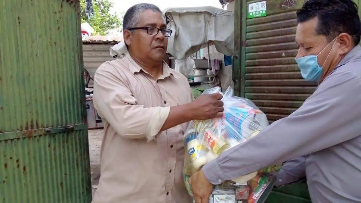 SERGIO 4  Continúa la entrega de despensas en colonias de GP