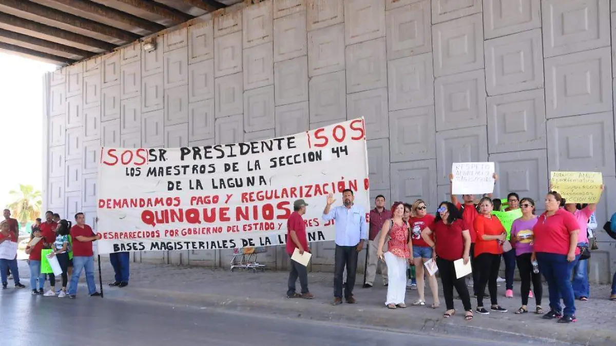 05 Maestros se manifiestan por quinquenios