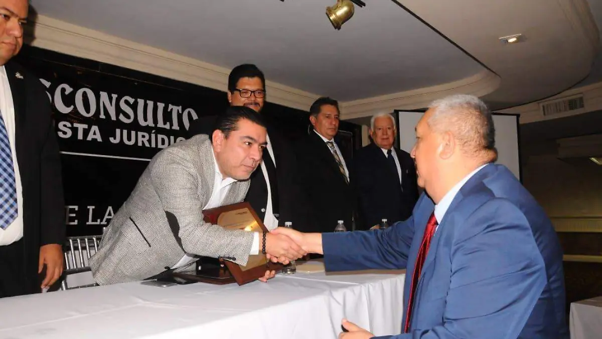 02 Realizan entrega de reconocimientos a Abogados Distinguidos2