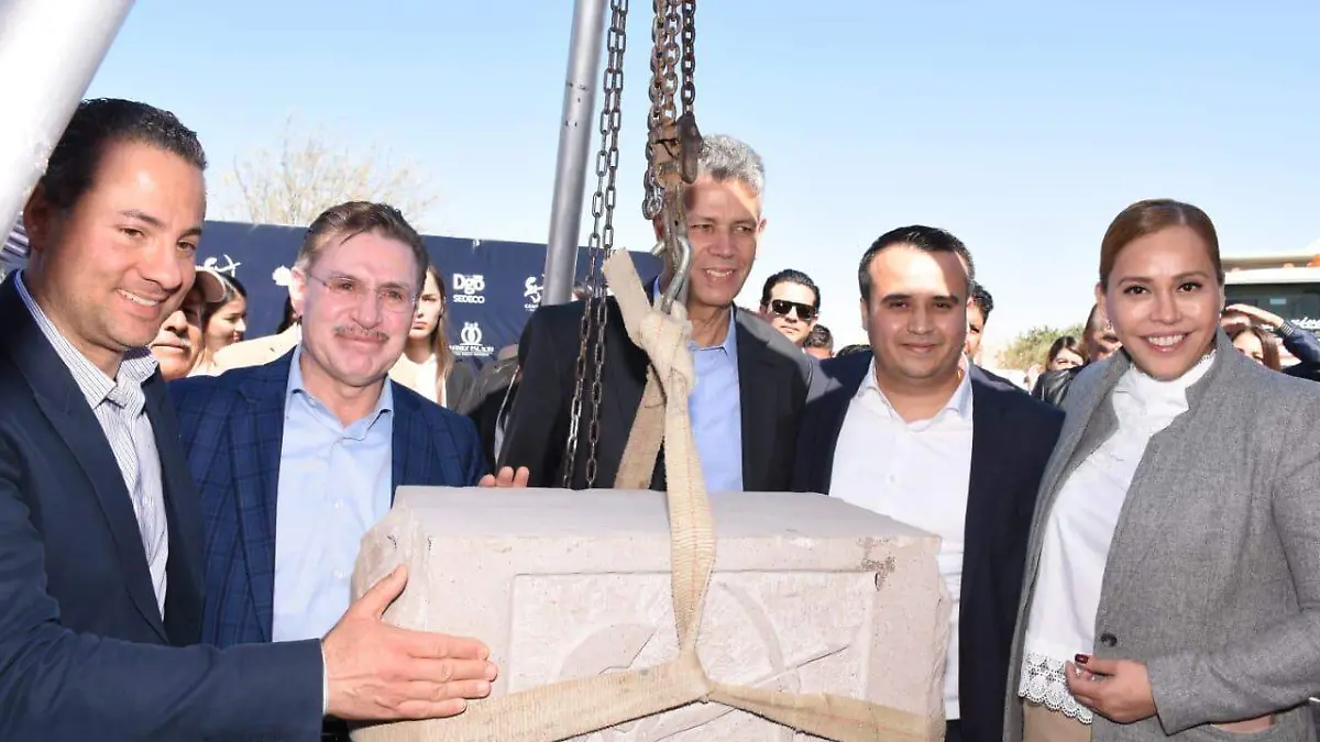 37 CESAR  Invita alcaldesa a empresarios a invertir en Gómez Palacio