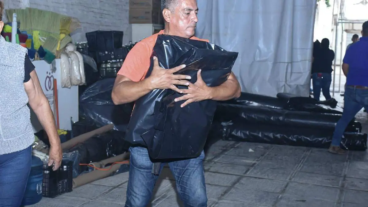 entrega-de-apoyos-por-lluvias