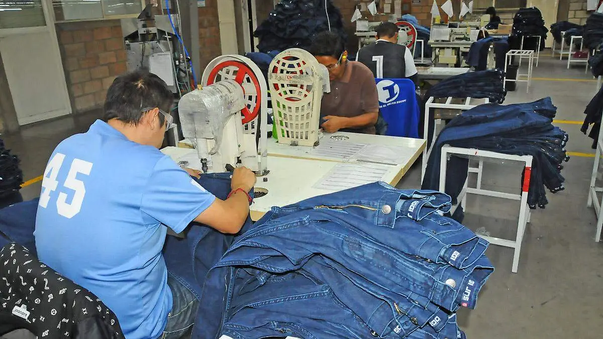 paz laboran en La Laguna de Durango