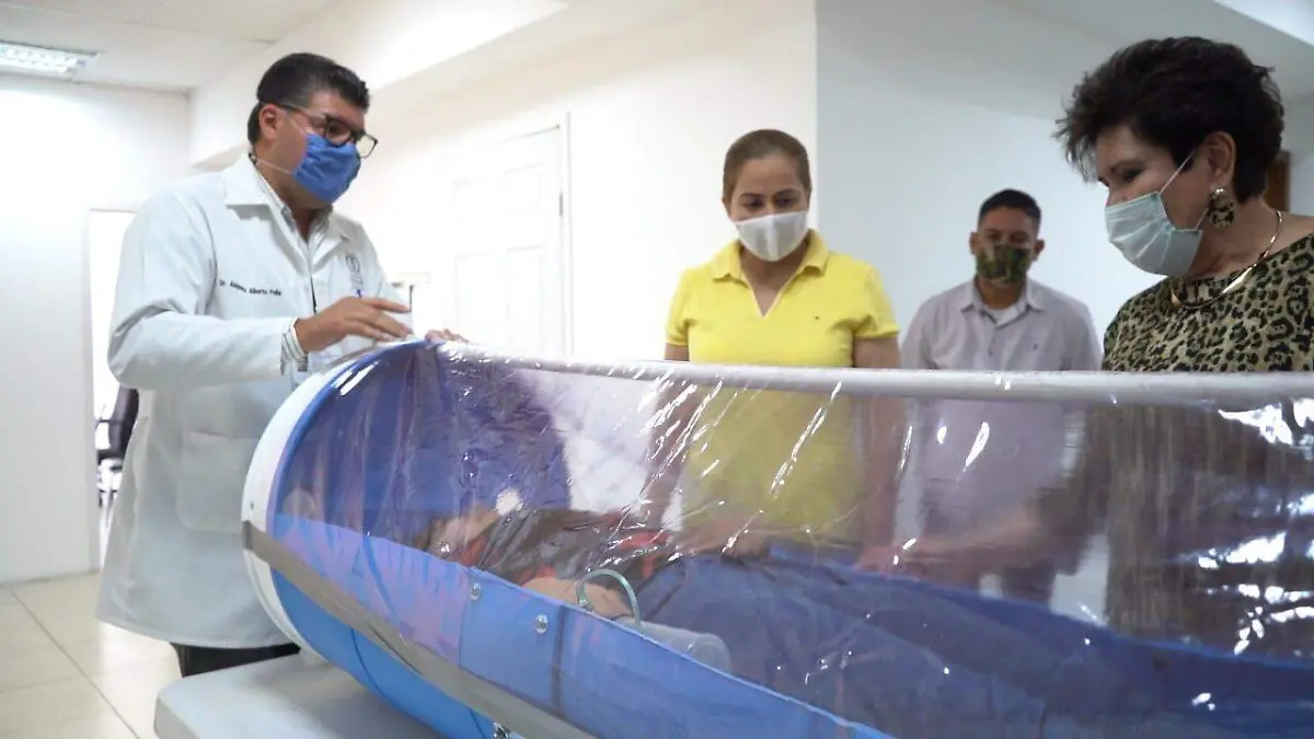 CESAR 4 Trabaja Marina Vitela en cápsulas de traslado de pacientes Covid