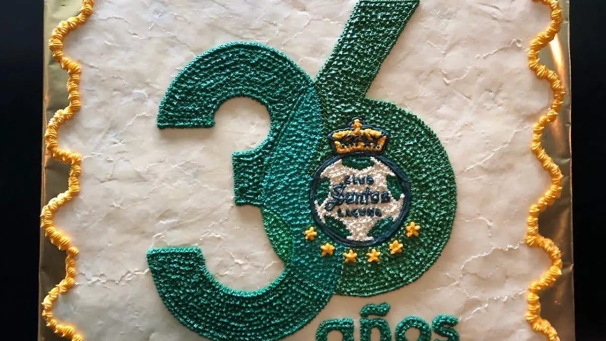 06 Santos Laguna de fiesta