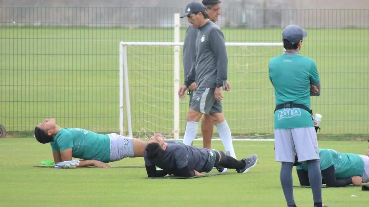 31 Santos se mantiene de líder1