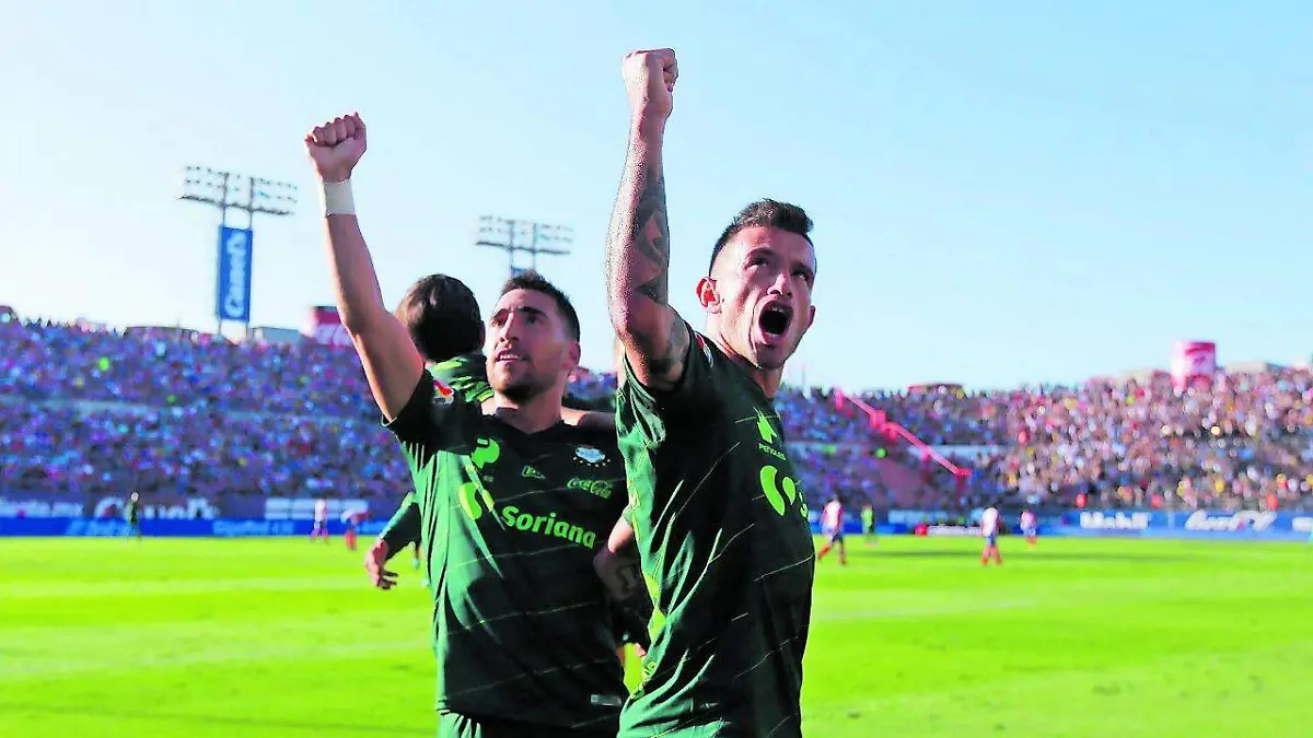 10 Santos Laguna en la cima1