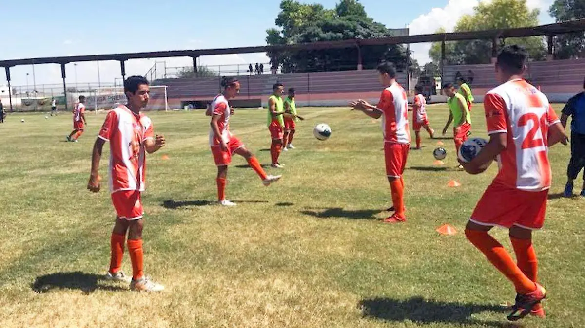 j18 Constructores