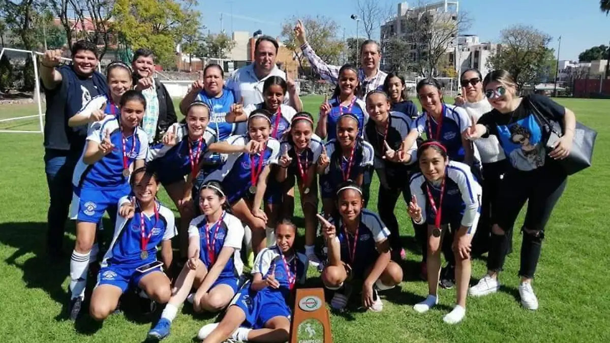 20 LAURO Leonas del Instituto Británico de Torreón campeonas del Conadeip
