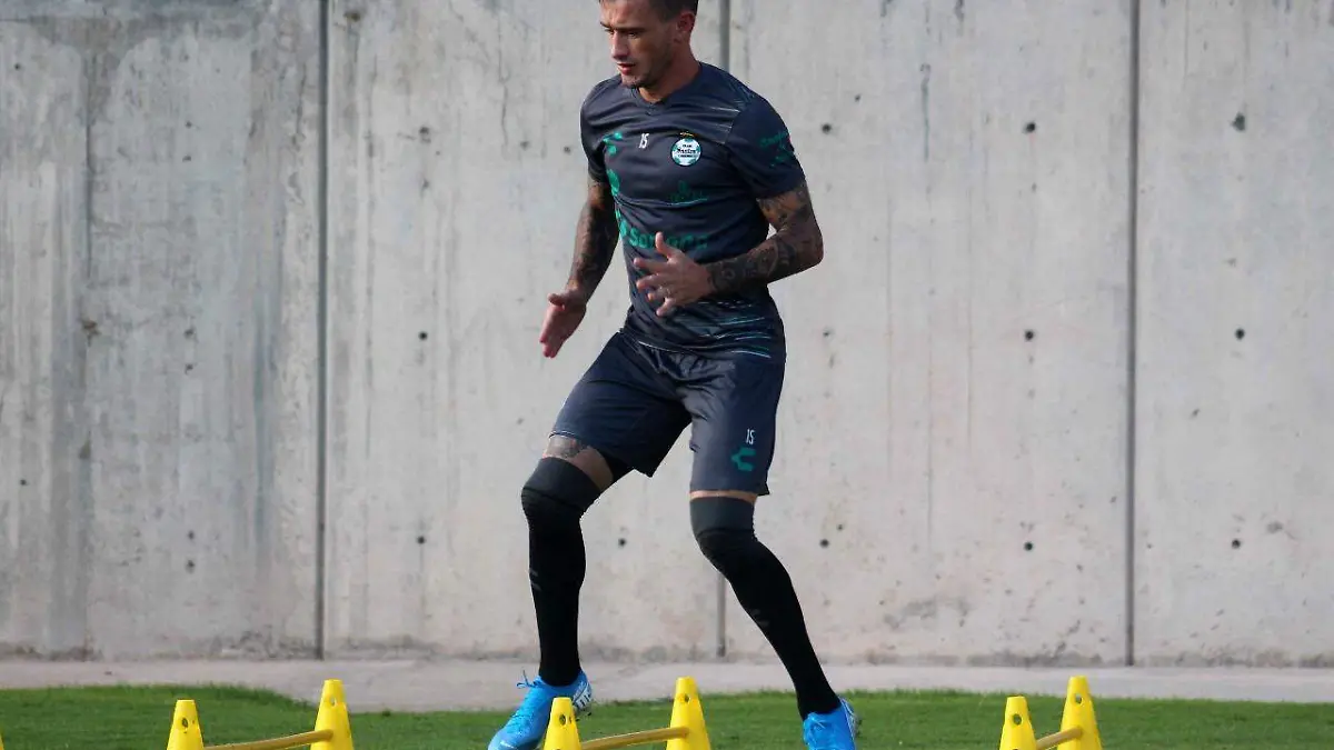 42 Se incorporan 1