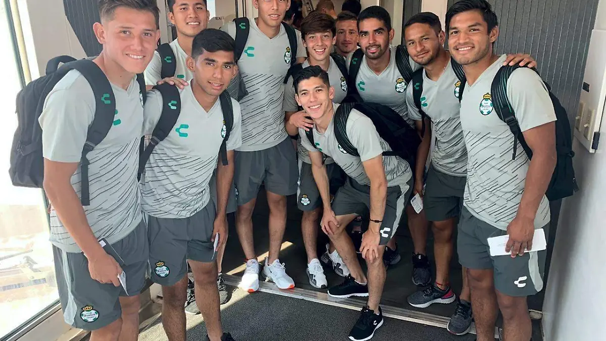 30 Santos viajó a Cancún