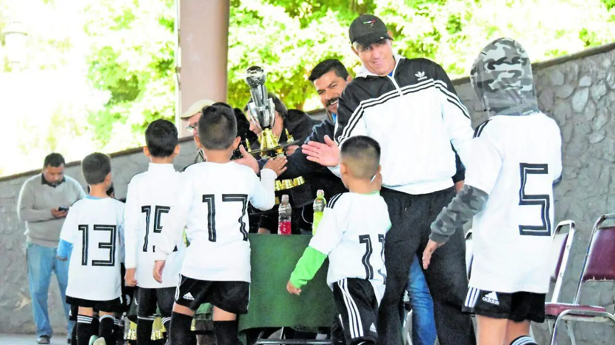 12 Premian a los equipos campeones de Asqueles y Prospectos de la UDT