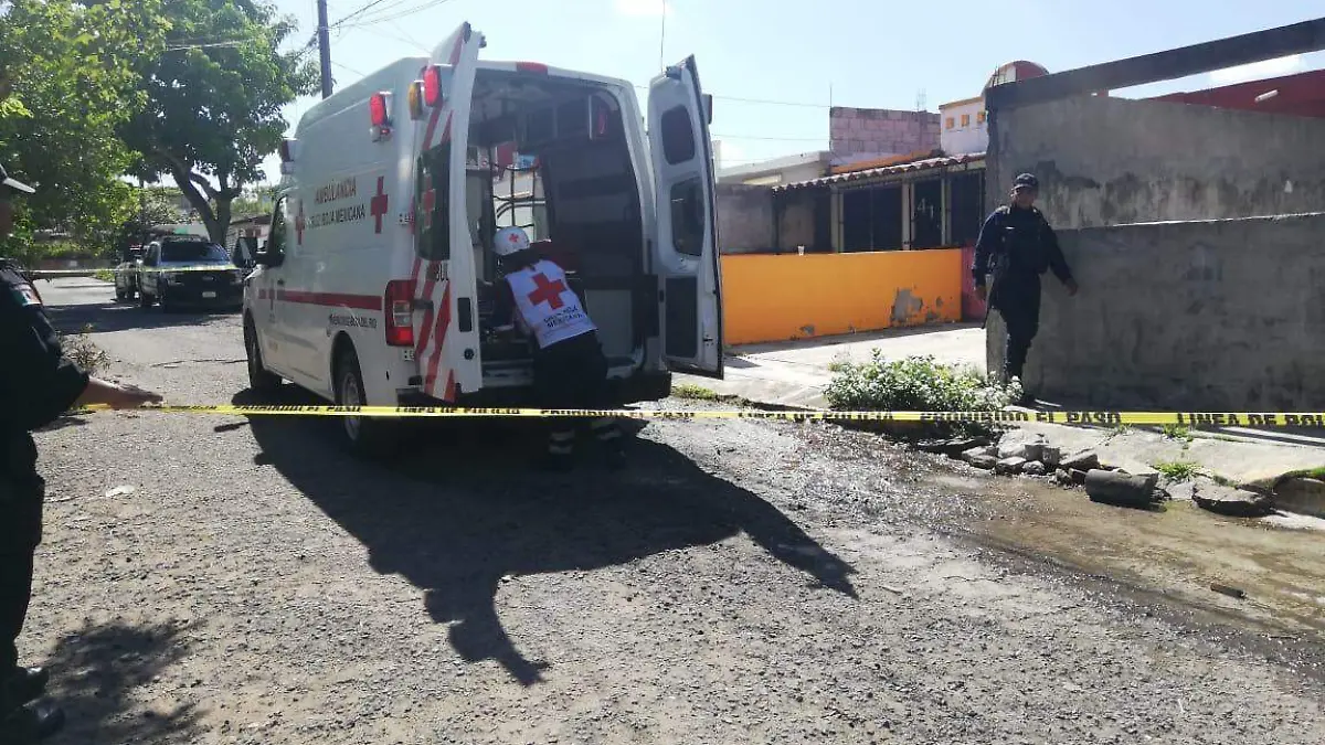 06 Por falta de dinero da a luz en el baño