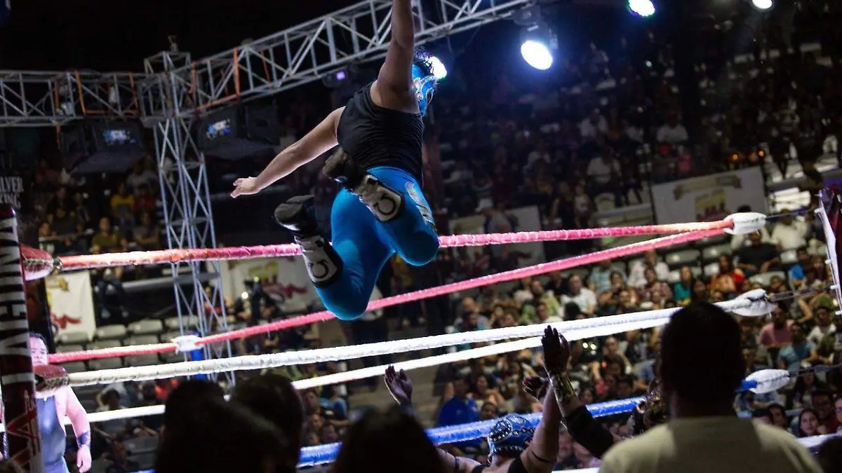 27 Sigue la guerra luchística en el Poliforum Torreón