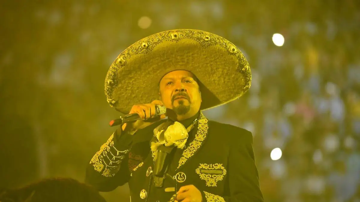 52 DEBANHI Pepe Aguilar