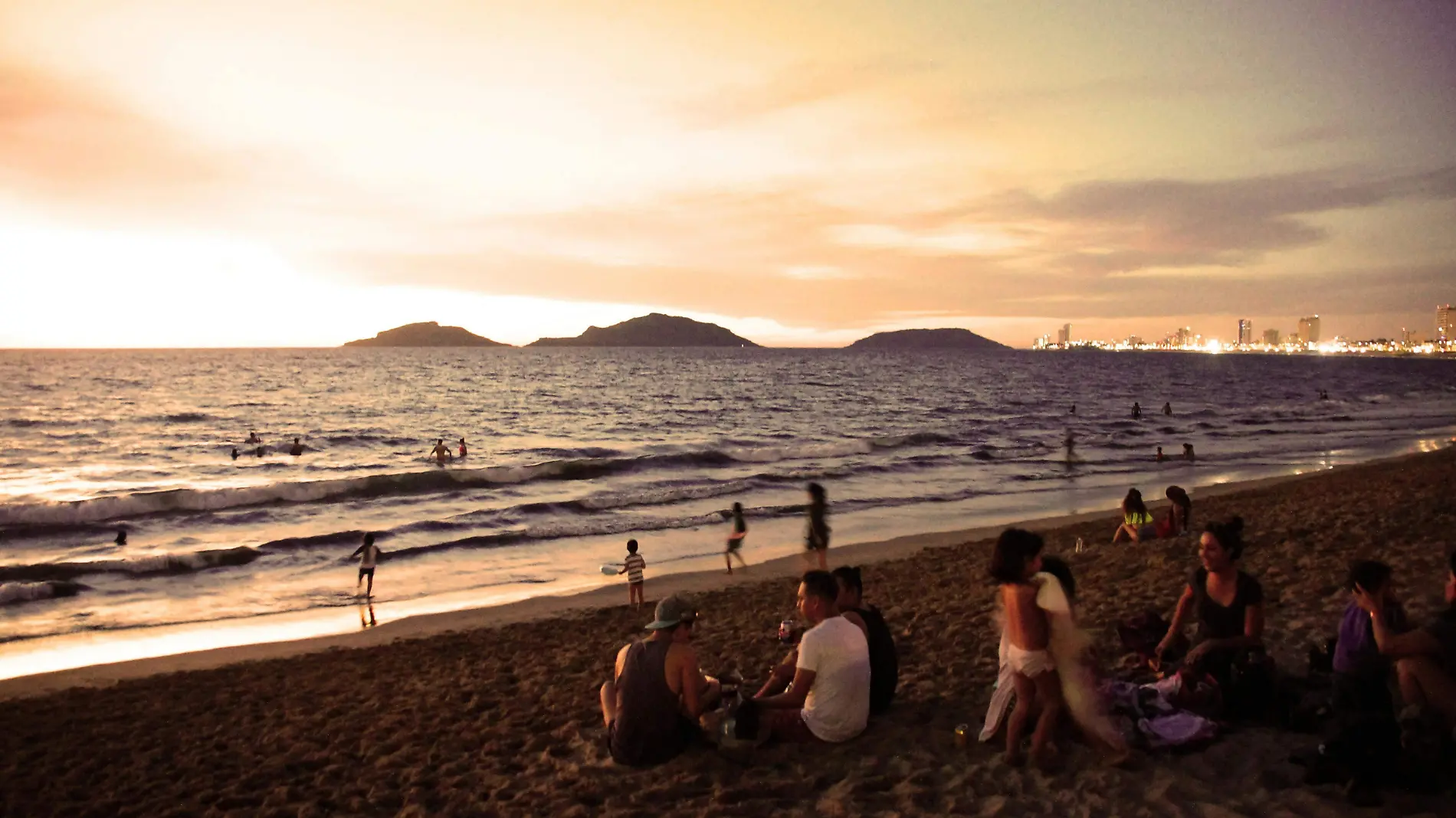 Playa Mar agua viaje turismo Mazatlán turistas vacaciones 