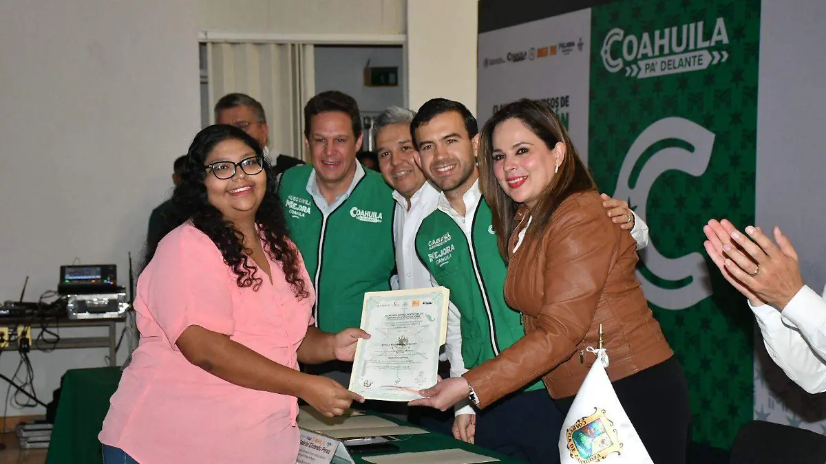Entregan 350 certificados a integrantes de cursos ICATEC-Mejora en Torreón