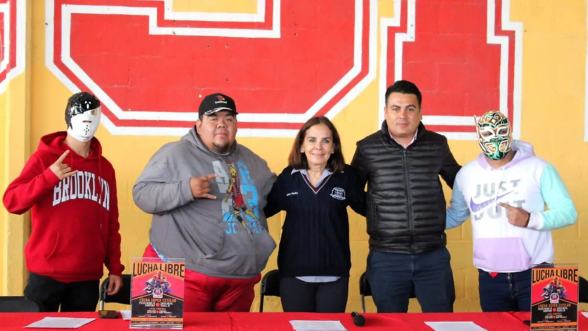 Presentación de lucha libre en Colegio San Roberto