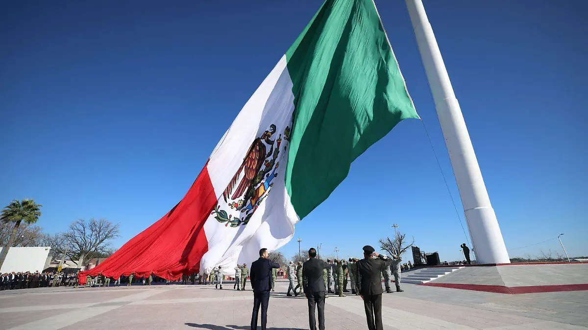 Encabeza Gobernador Manolo Jiménez y General Eufemio Alberto Ibarra celebración del día de la Bandera.