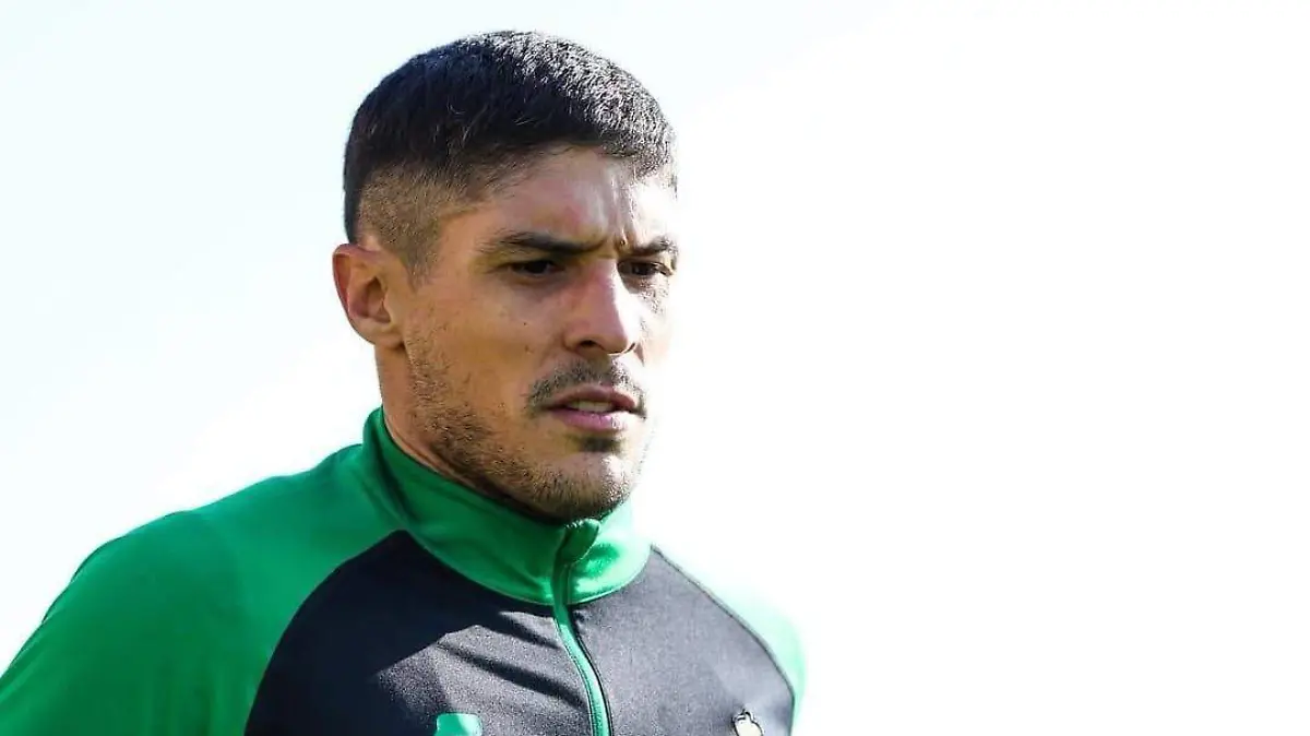 Javier Güemez, mediocampista de Santos.