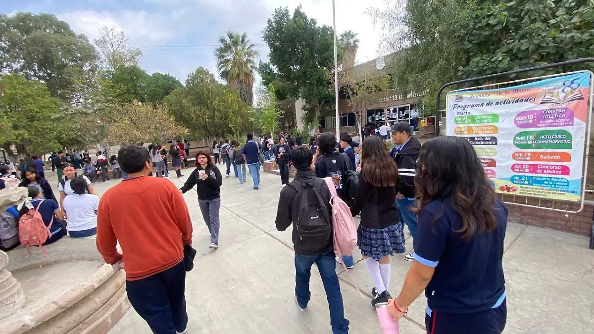 Realizan manifestación pacífica en el Instituto 18 de Marzo
