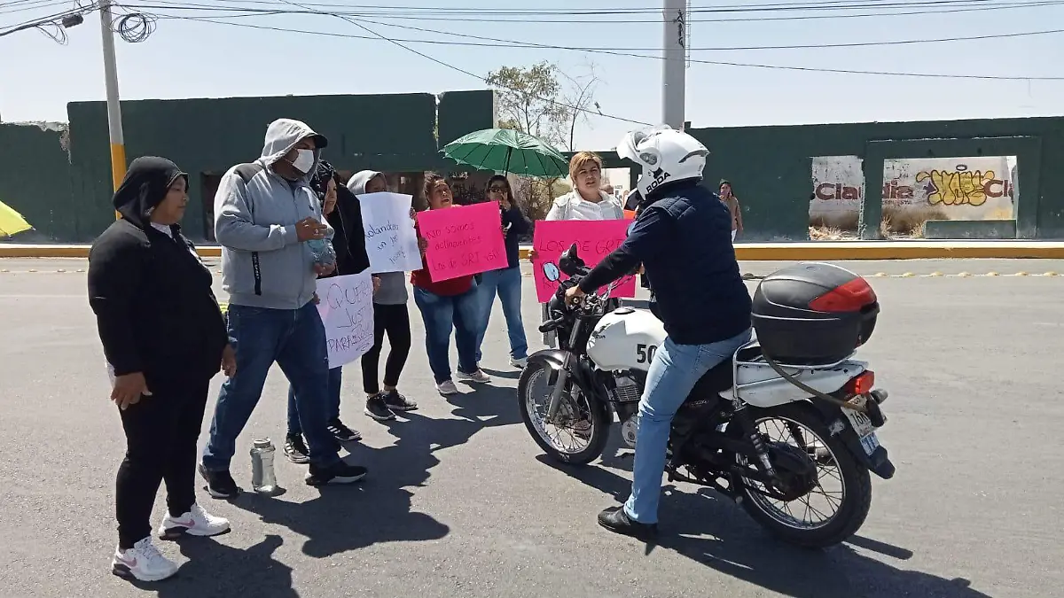 Paso vehicular se impidió por los manifestantes
