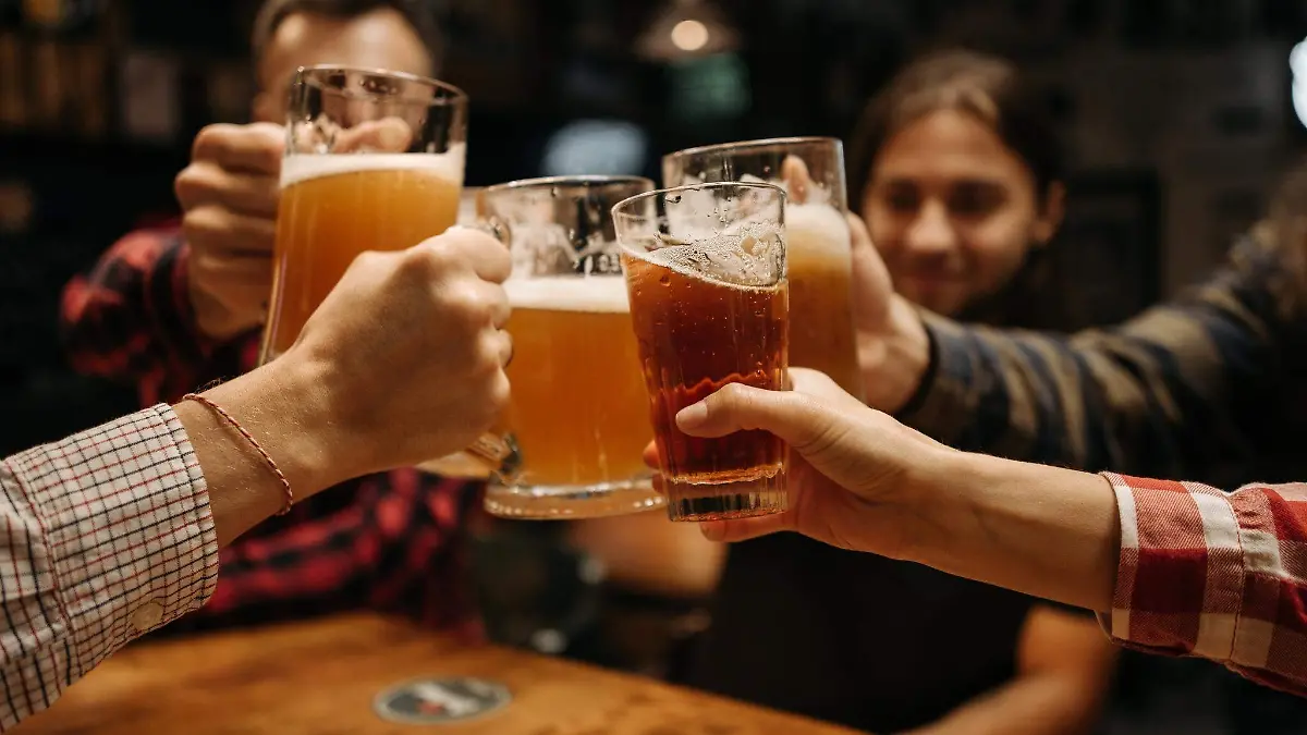 Consumir cerveza bajo el sol puede ser más peligroso de lo que crees