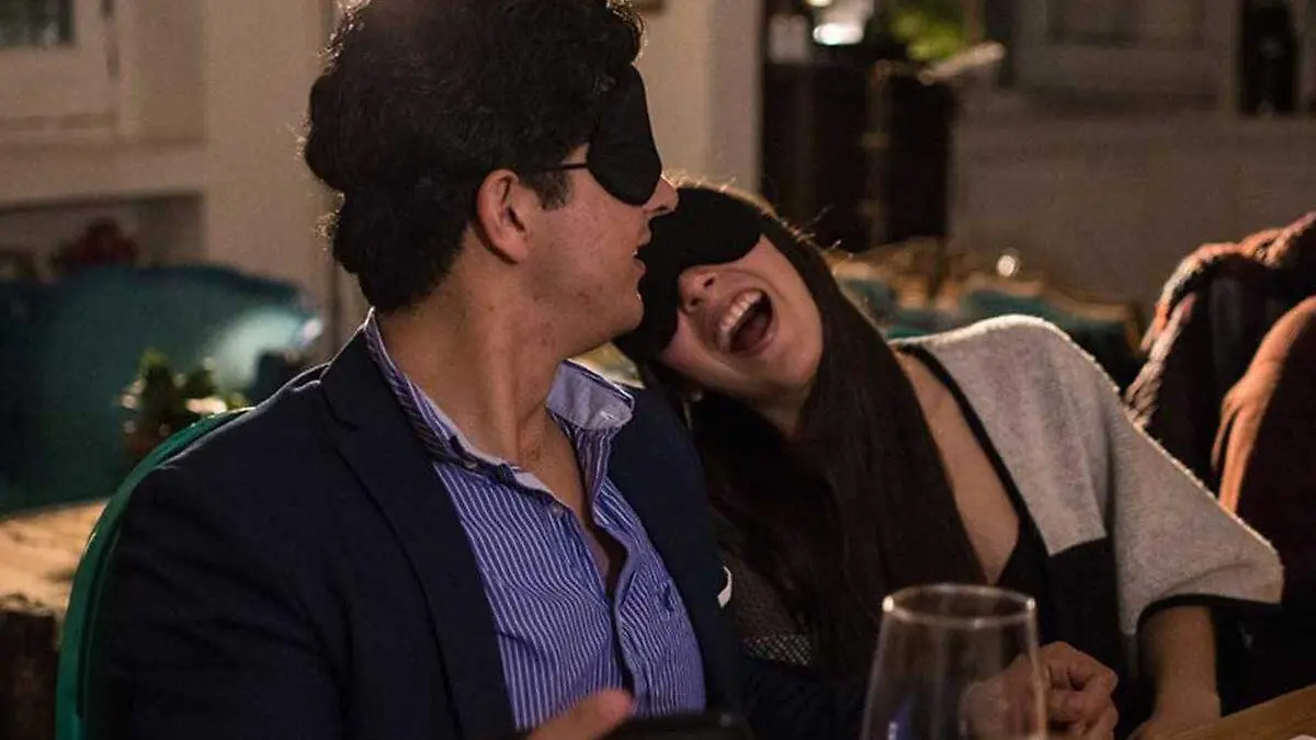 cena-en-la-oscuridad