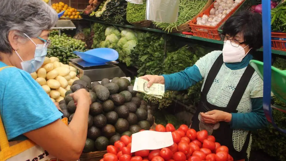 Aguinaldo insuficiente para los poblanos ante la inflación