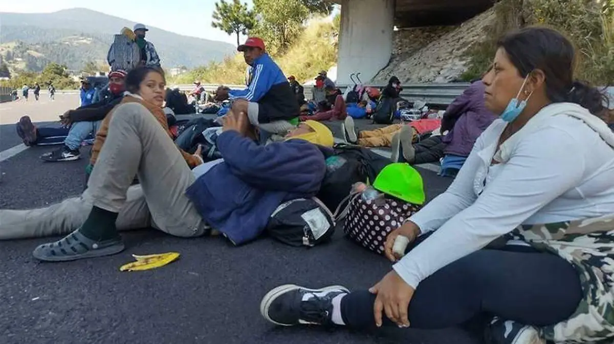 Abandonan tráiler con más de 160 migrantes en Monclova
