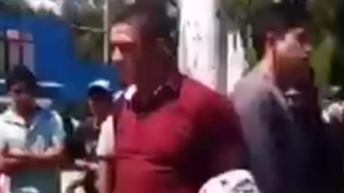 intentan-quemar-vivos-policías