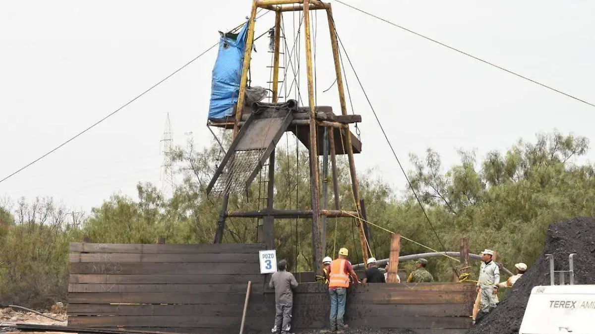 Diez mineros continúan atrapados en el pozo de carbón en Sabinas, Coahuila