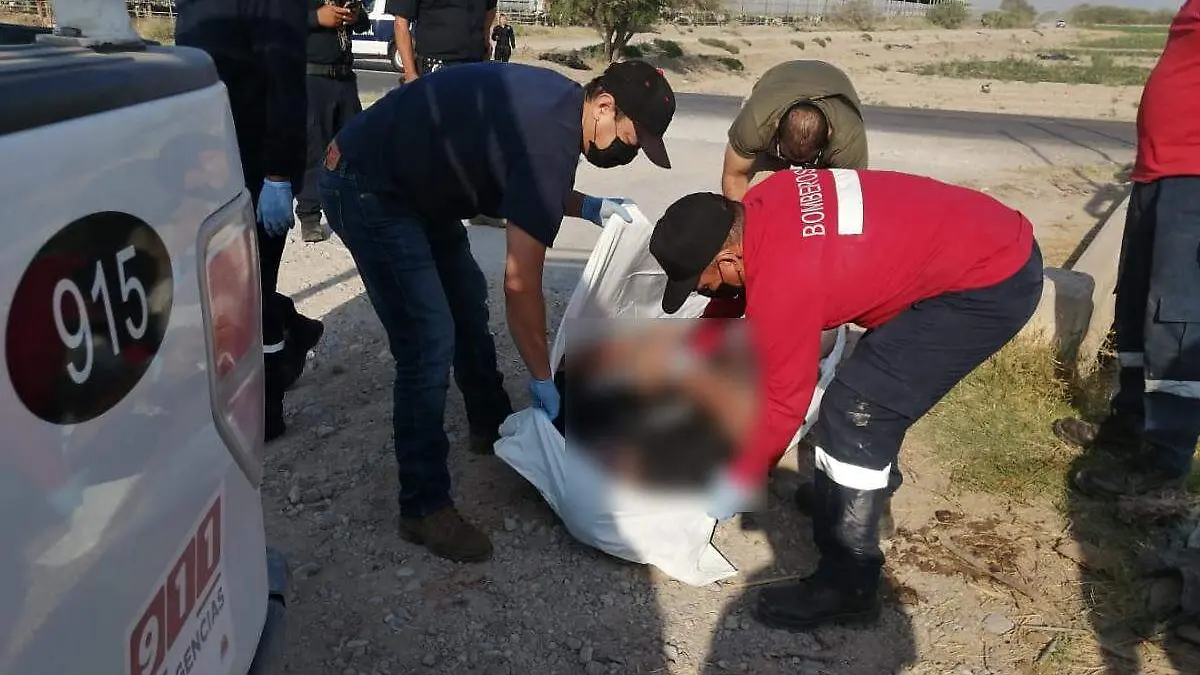 rescate-cuerpo-desaparecido-canal-Gómez-Palacio