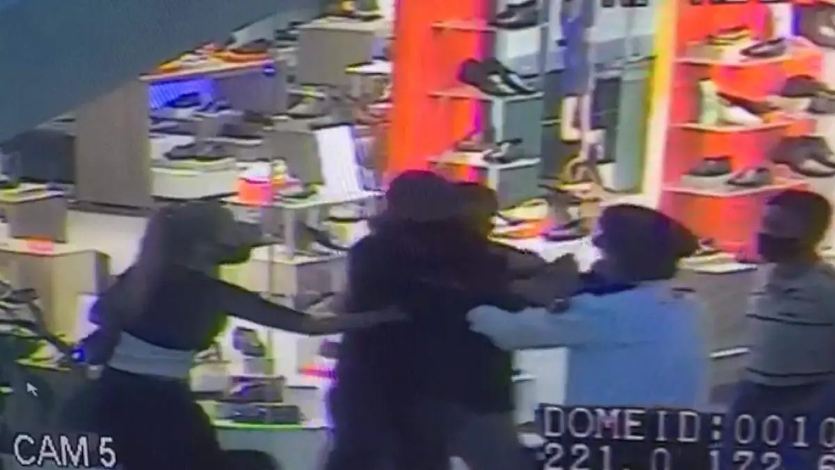 pelea en Galerías