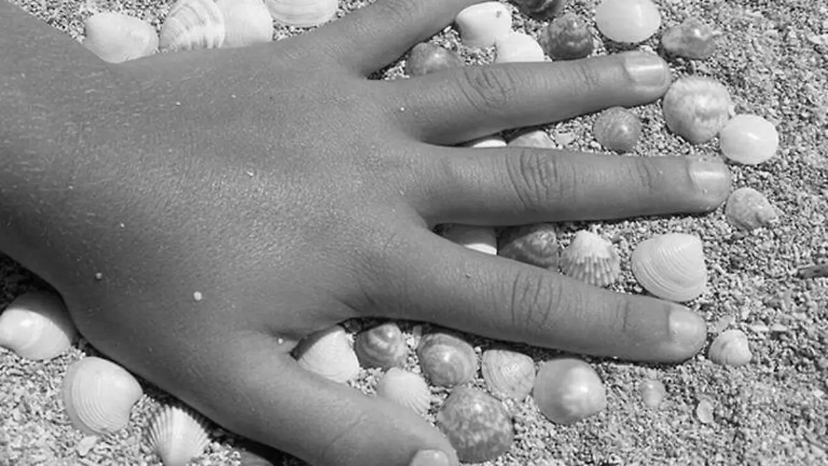 niño atropellado - niña - mano