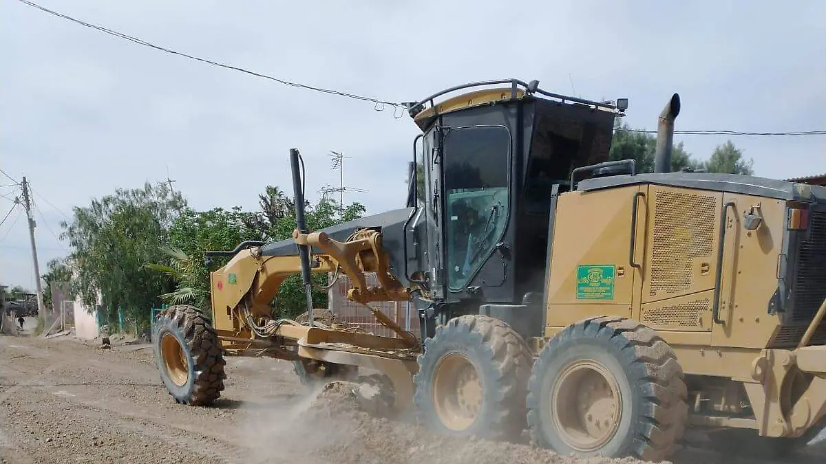 reparan-caminos-ejidales-en-Gómez-Palacio