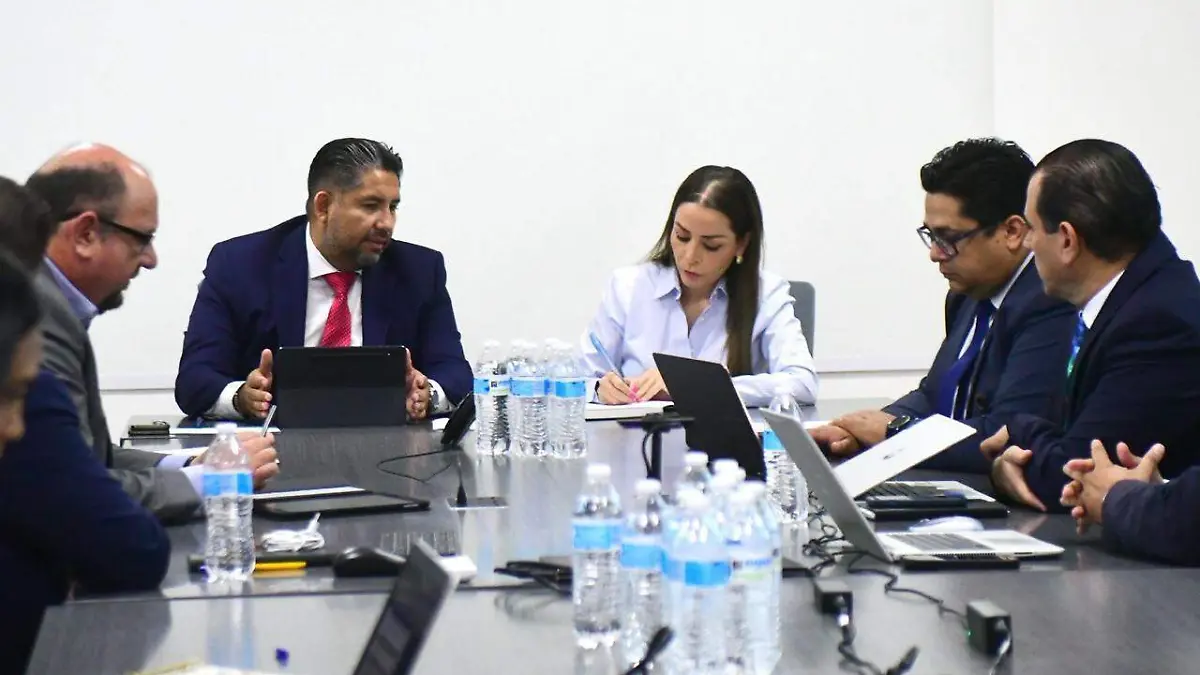 Diputada-federal-por-Coahuila-Verónica-Martínez-se-reúne-con-CFE