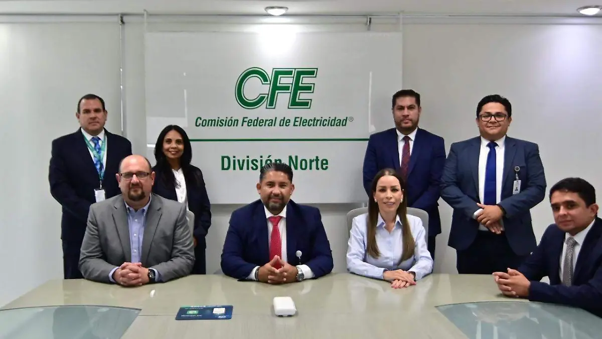 Diputada-federal-por-Coahuila-Verónica-Martínez-se-reúne-con-CFE