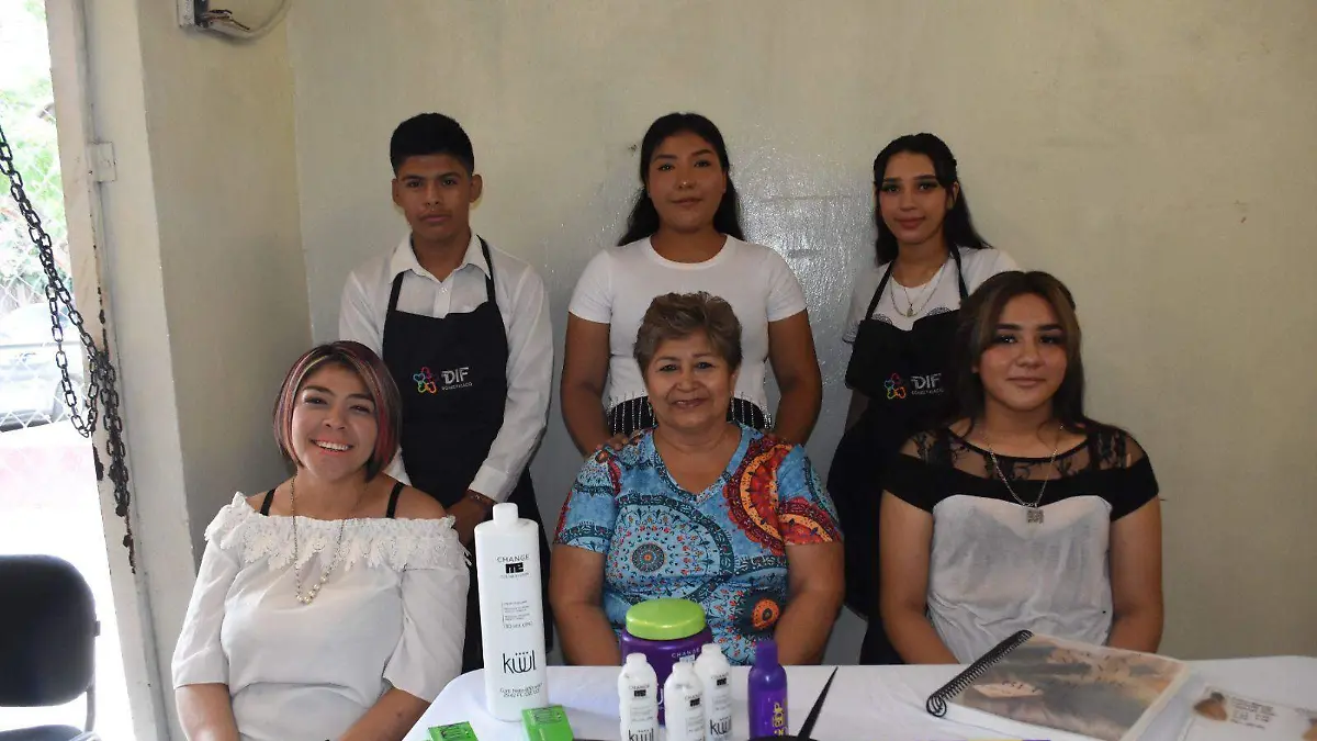 alumnos taller belleza dif gp
