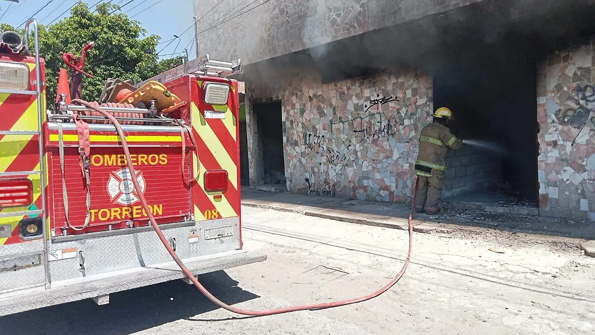 Se-incendia-edificio-abandonado-en-Torreón