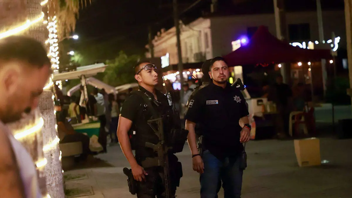 Comisario Alfredo Flores encabeza el operativo. 
