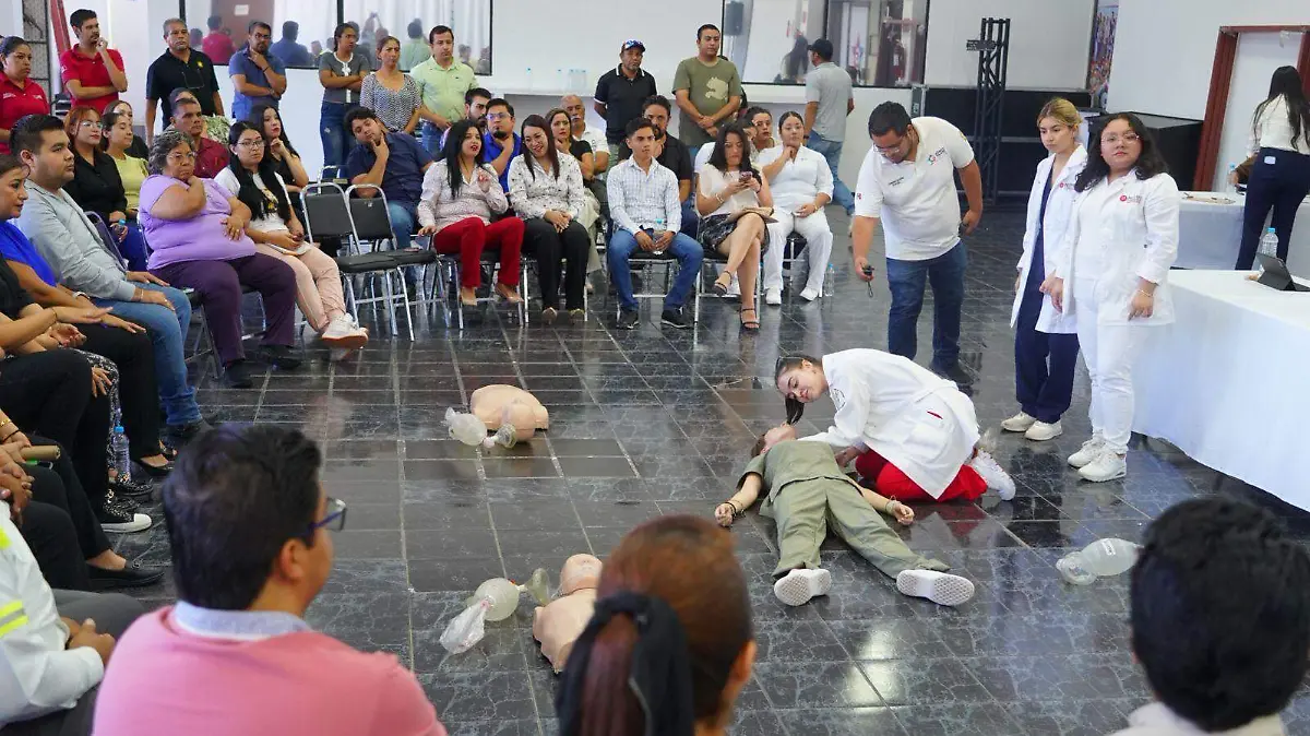 Capacitan a personal municipal en primeros auxilios