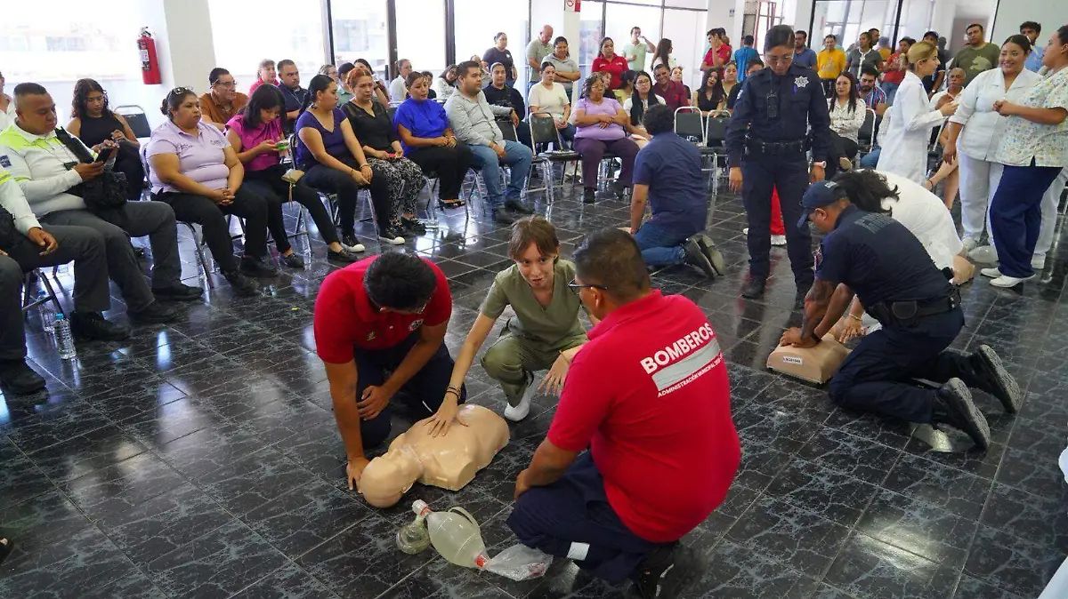 Capacitan a personal municipal en primeros auxilios