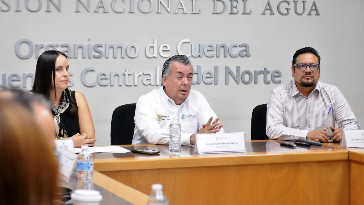 Integrantes del Cabildo revisan avances del programa Agua Saludable.
