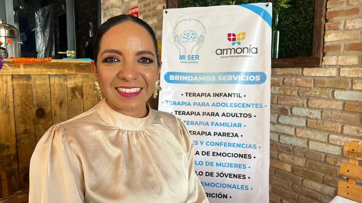 Xóchitl Evelyn Robles García, Psicoterapeuta y fundadora del centro psicológico “Mi Ser y Armonía”