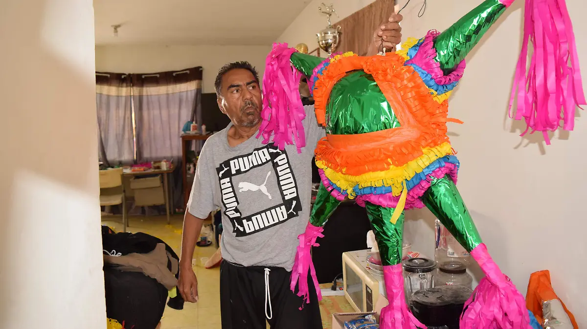 Ramón “El Munrra”, orgullosamente piñatero de San Isidro
