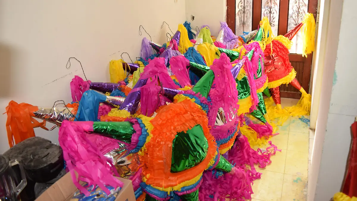 Ramón “El Munrra”, orgullosamente piñatero de San Isidro