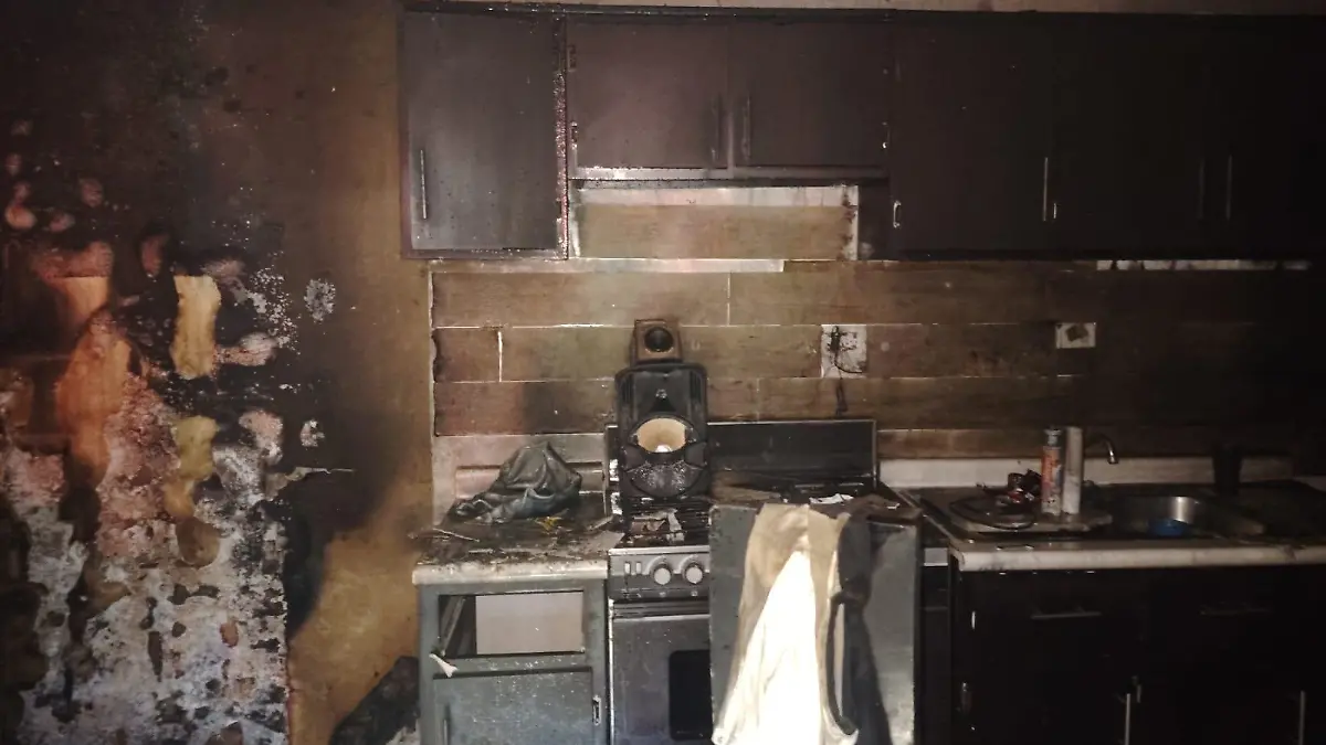 Incendio consume vivienda en Sol de Oriente