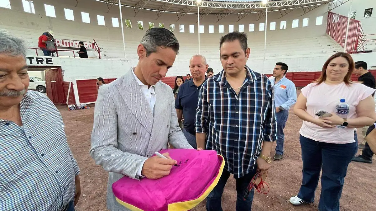 27b9b117-e07f-46ae-b6a3-c7ec19365ade