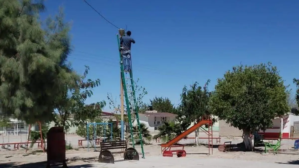 Refuerzan alumbrado público en ejido San José de Mapimí