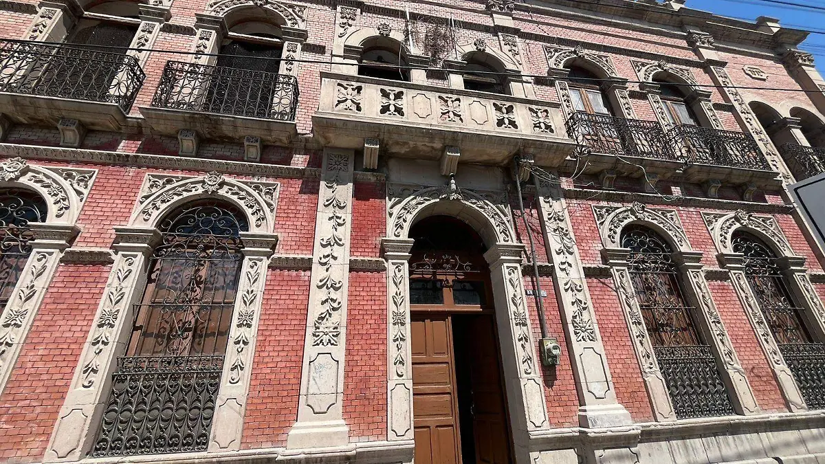 1AAA6473-9918-4AD1-8EDB-854E9D650D03